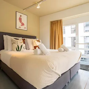 https://the-red-with-pearls.hotelsantwerp.net